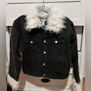 Forever 21. Jean jacket. Faux fur details. Size M